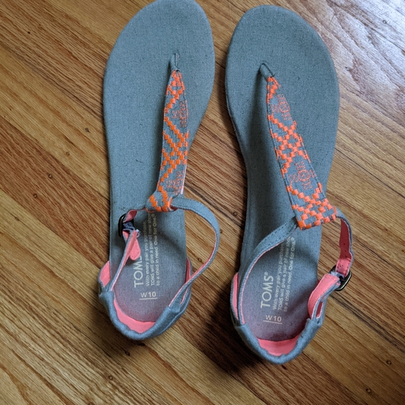 Brand New Toms sandals - Picture 3 of 3